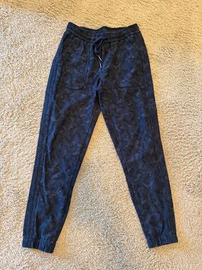 Athleta Navy Camouflage Jogger Sweatpants